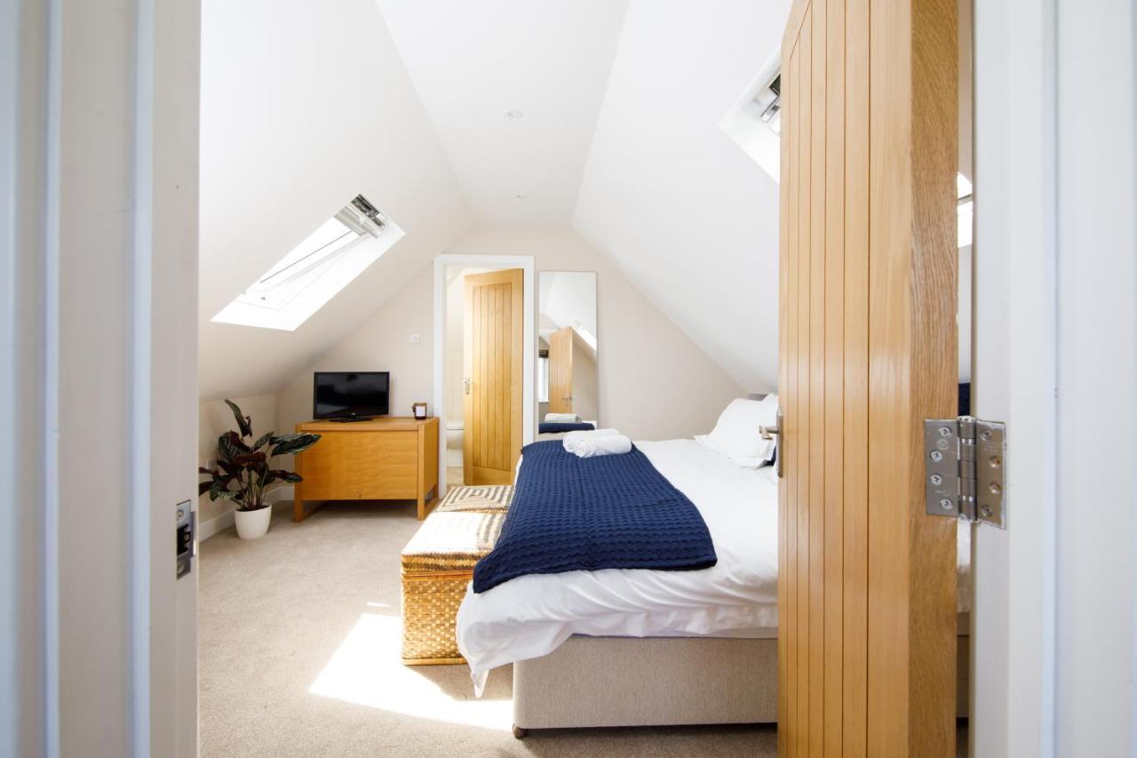'Orchard Croft Lodge - Chichester', Book-Direct, New Home 1,367 Sq' Ft' , Can Sleep 8 On Request , Split & Link 'Super King' Size Beds, Free Wi-Fi, Sky Tv & Sky Sports, 9 - Minutes From West Wittering Beach, Very Quiet Location, Dog Friendly Exterior foto