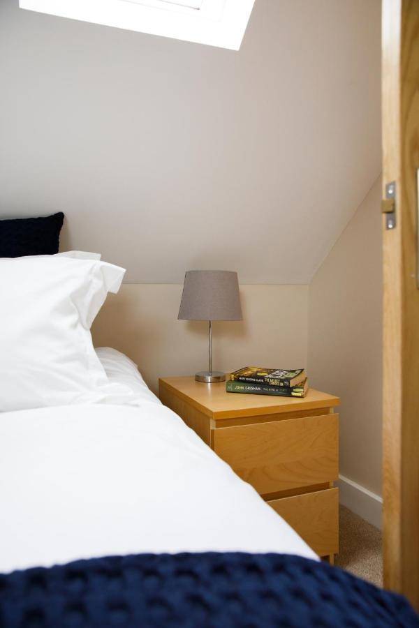 'Orchard Croft Lodge - Chichester', Book-Direct, New Home 1,367 Sq' Ft' , Can Sleep 8 On Request , Split & Link 'Super King' Size Beds, Free Wi-Fi, Sky Tv & Sky Sports, 9 - Minutes From West Wittering Beach, Very Quiet Location, Dog Friendly Exterior foto