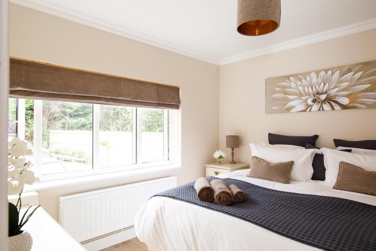 'Orchard Croft Lodge - Chichester', Book-Direct, New Home 1,367 Sq' Ft' , Can Sleep 8 On Request , Split & Link 'Super King' Size Beds, Free Wi-Fi, Sky Tv & Sky Sports, 9 - Minutes From West Wittering Beach, Very Quiet Location, Dog Friendly Exterior foto